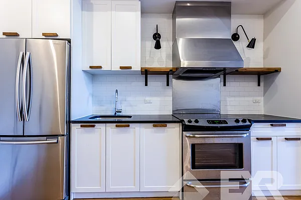 Rented by EXR | media 80