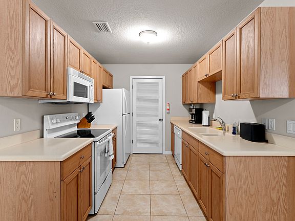 4th image of 2173 Harrison St