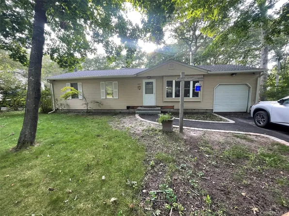 257 Parkway Drive, Calverton, NY 11933