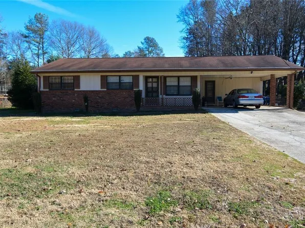 692 Davis Rd, Lawrenceville, GA 30046
