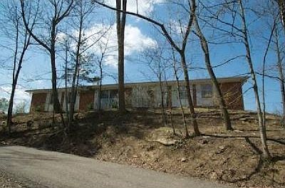 1st image of 19 Greenbrier Dr