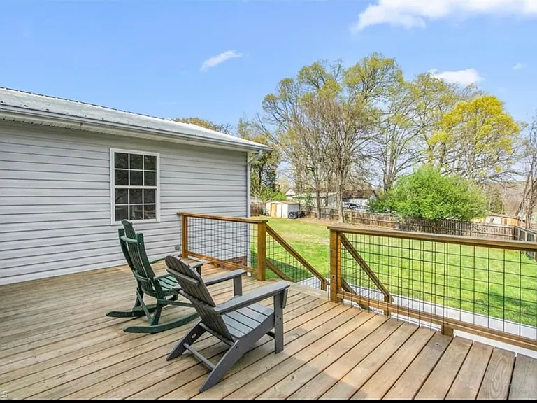 405 E Oakwood St — Photo 3