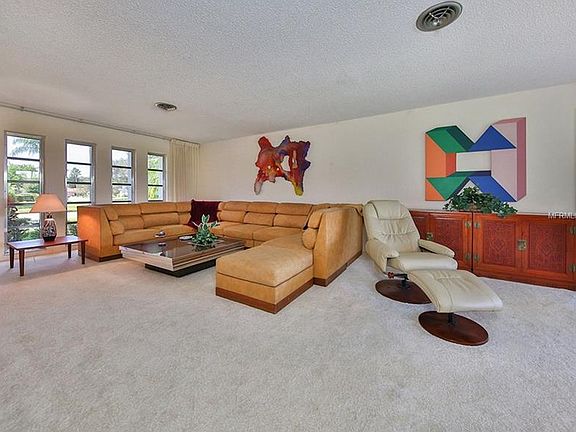 4th image of 317 Gladstone Blvd