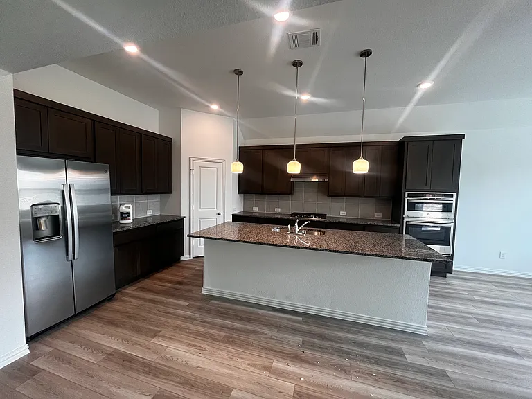 1618 Glacier Dr — Photo 9