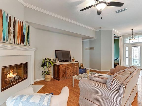 4th image of 2815 Laguna Dr N