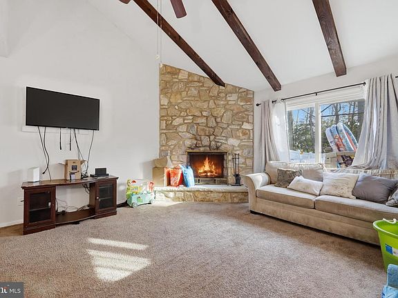 3rd image of 31 Alanna Ln