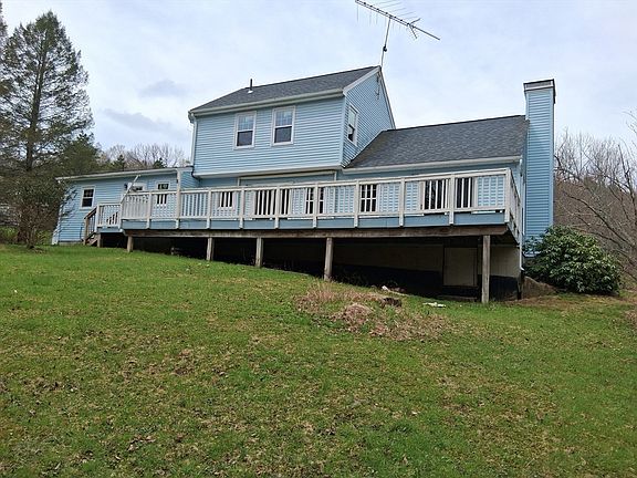 5th image of 144 Branch Hill Rd