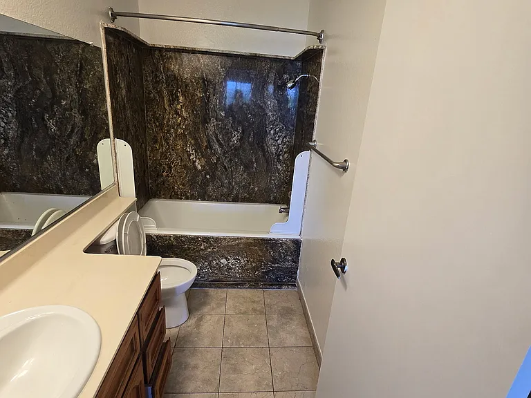 Venice Apartments — Photo 14