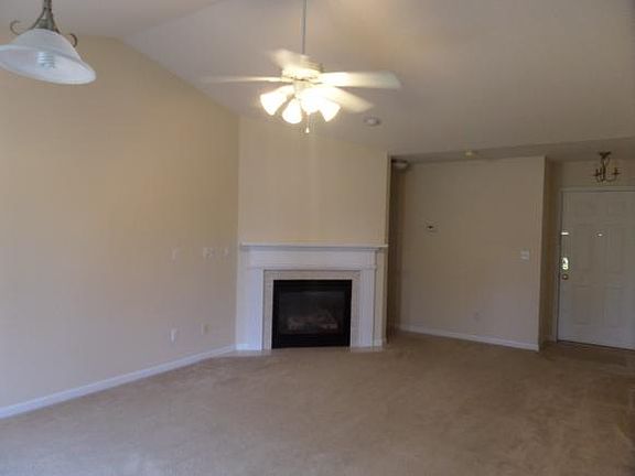 4th image of 2717 Essex Ave