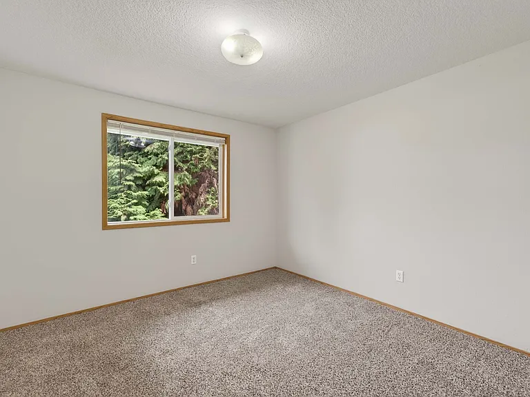 17005 NE 21st St — Photo 23
