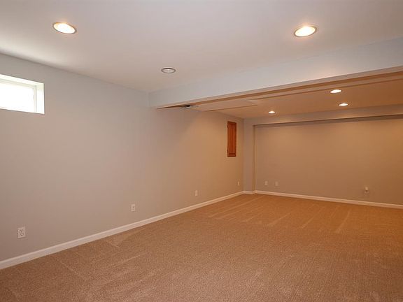 5th image of 1076 Weeping Willow Ln
