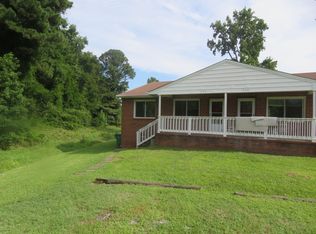 330 Kent Ave, Colonial Heights, VA 23834