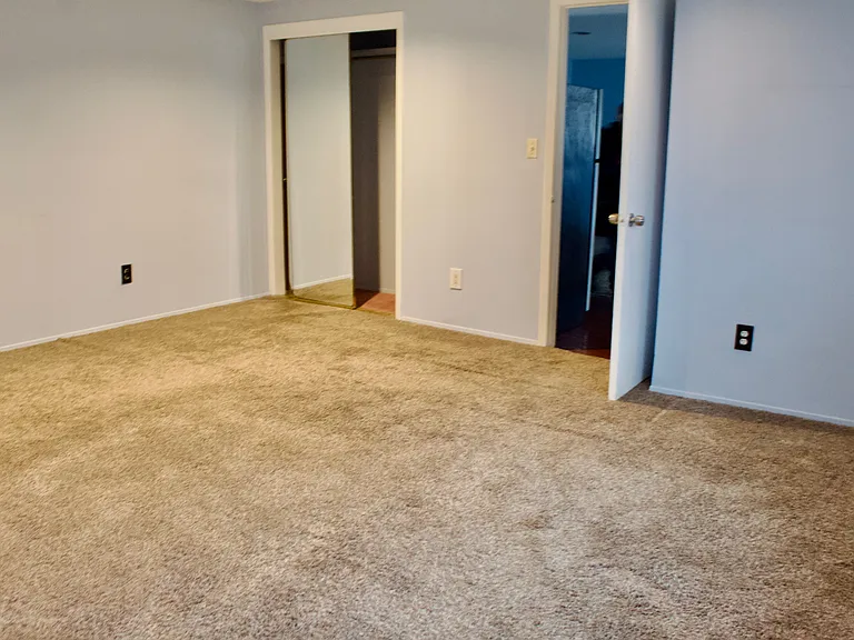 927 Jackson Ave #927 — Photo 8