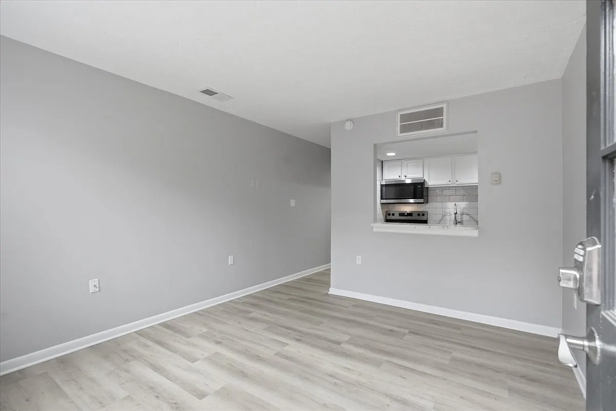 1 bed, $1,350 — Photo 1