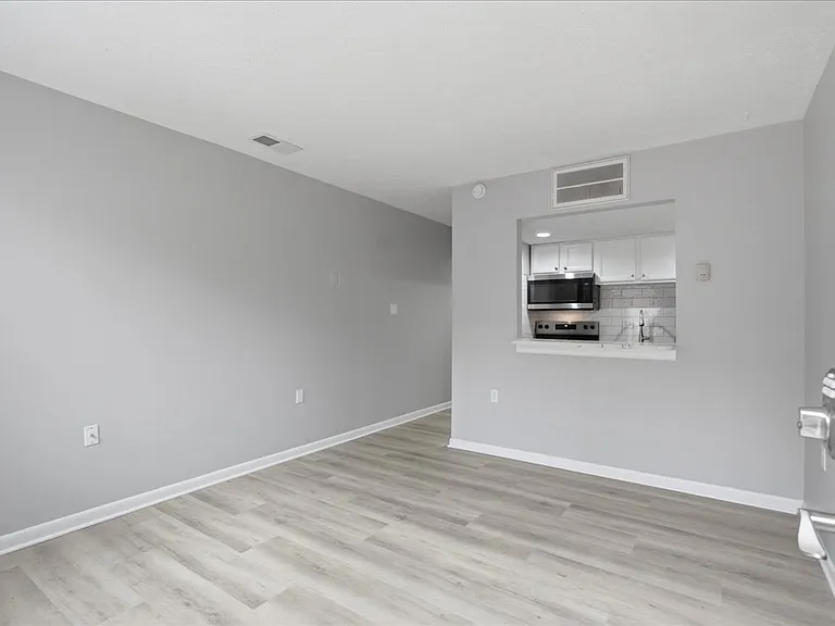116 N Indian Aly #102 — Photo 1