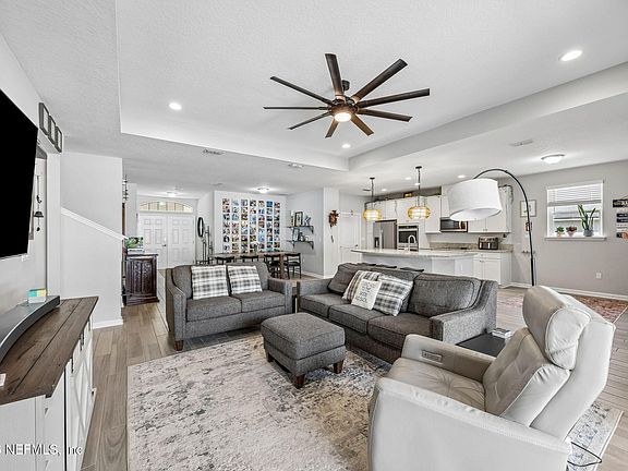 2nd image of 85167 AMARYLLIS Court