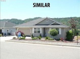 898 SE Fairway Dr, Myrtle Creek, OR 97457