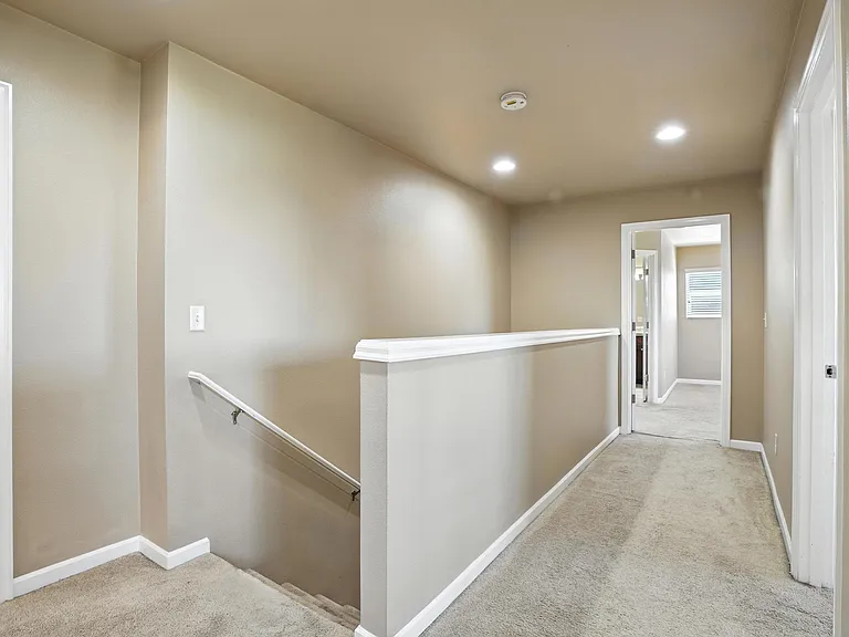 15710 NE 22nd Ave — Photo 17