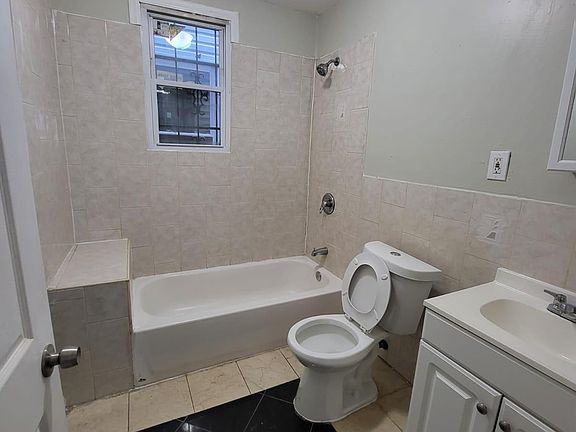 3rd image of 65 Seymour Ave