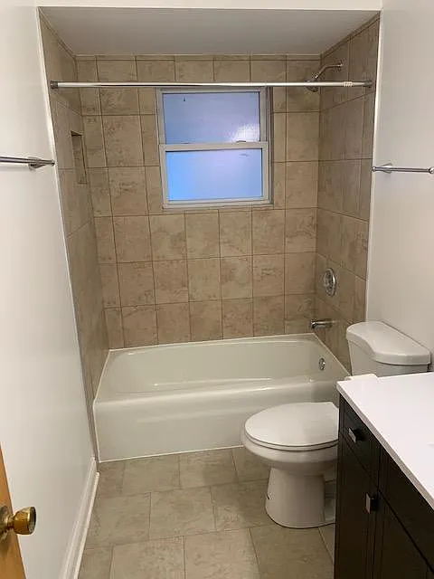 2 bed, 1050 sqft, $1,800 — Photo 2