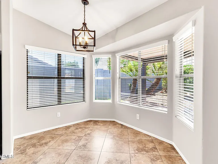 1113 E Betsy Ln — Photo 18