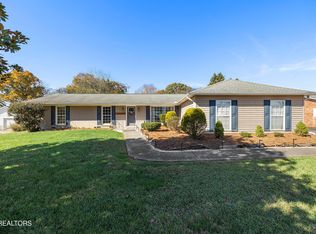 1882 Calloway Cir, Lenoir City, TN 37772