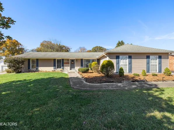 1882 Calloway Cir, Lenoir City, TN 37772