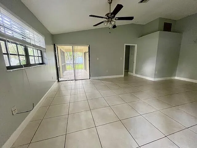 3 bed, 2.0 bath, 1432 sqft, $3,200 — Photo 3