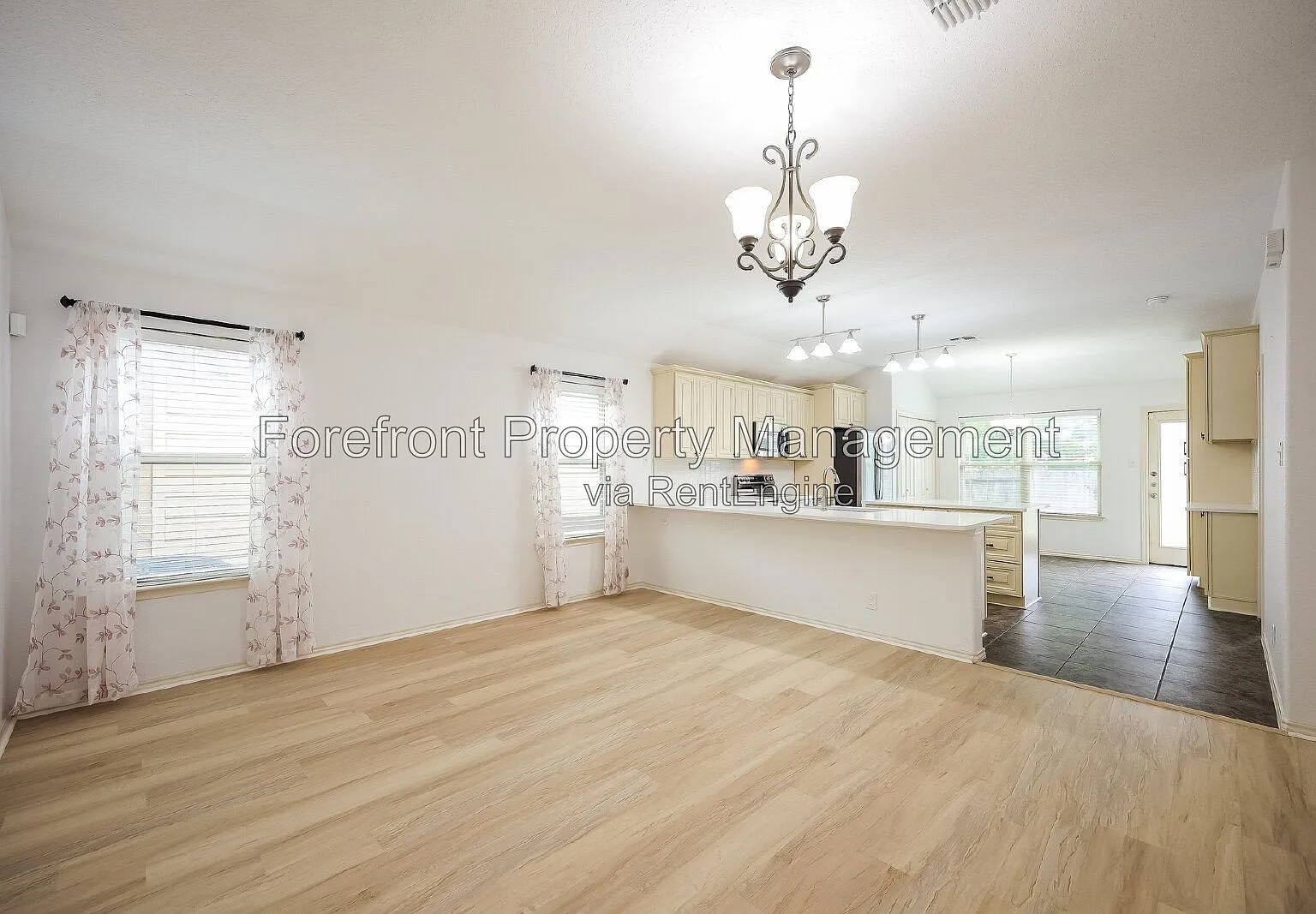 3 bed, 2.0 bath, 1405 sqft, $1,999 — Photo 4