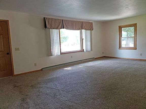 2nd image of 412 Wildwood Ct