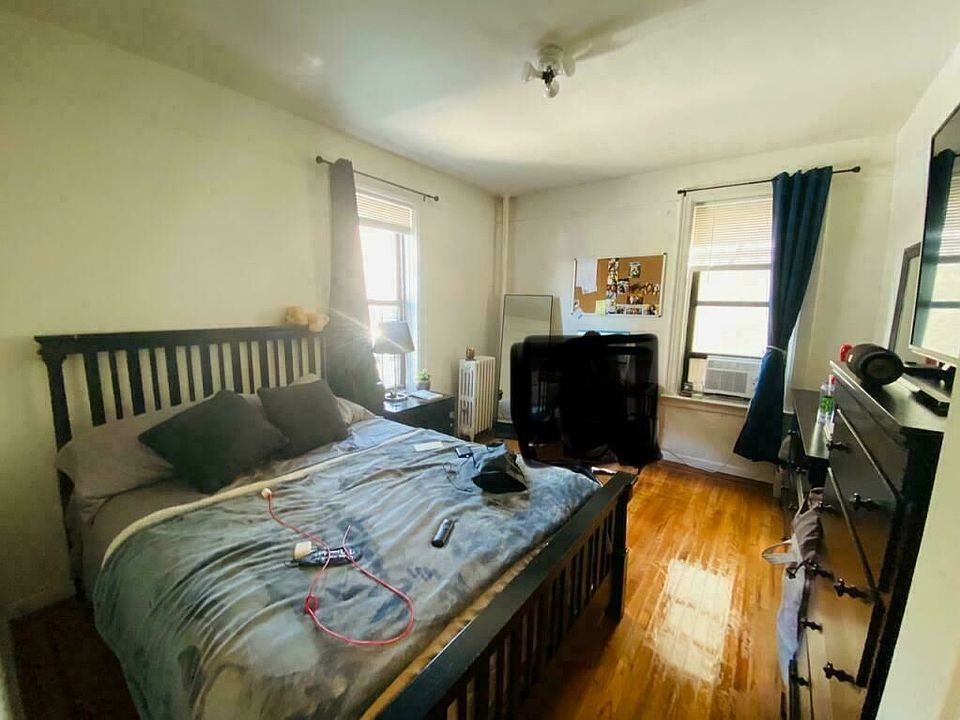 1st image of 2906 Crescent St APT 1B