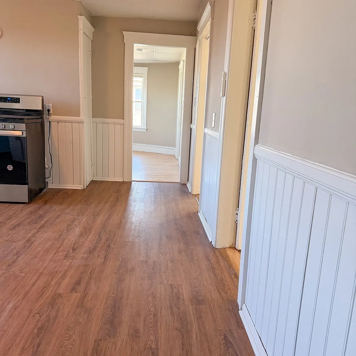 3 bed, 1.0 bath, 1200 sqft, $2,000 — Photo 4