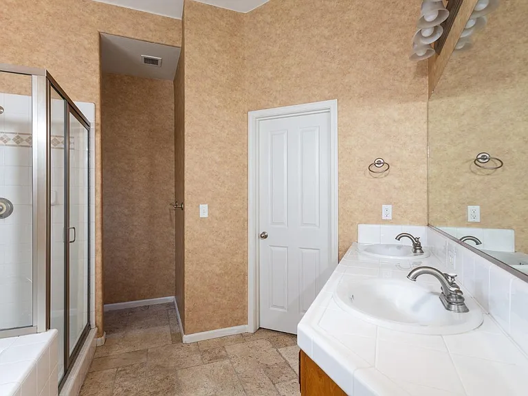1120 E Sawgrass Ave — Photo 17