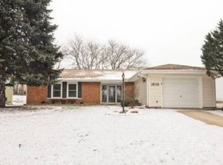 1615 Chippendale Rd, Hoffman Estates, IL 60169
