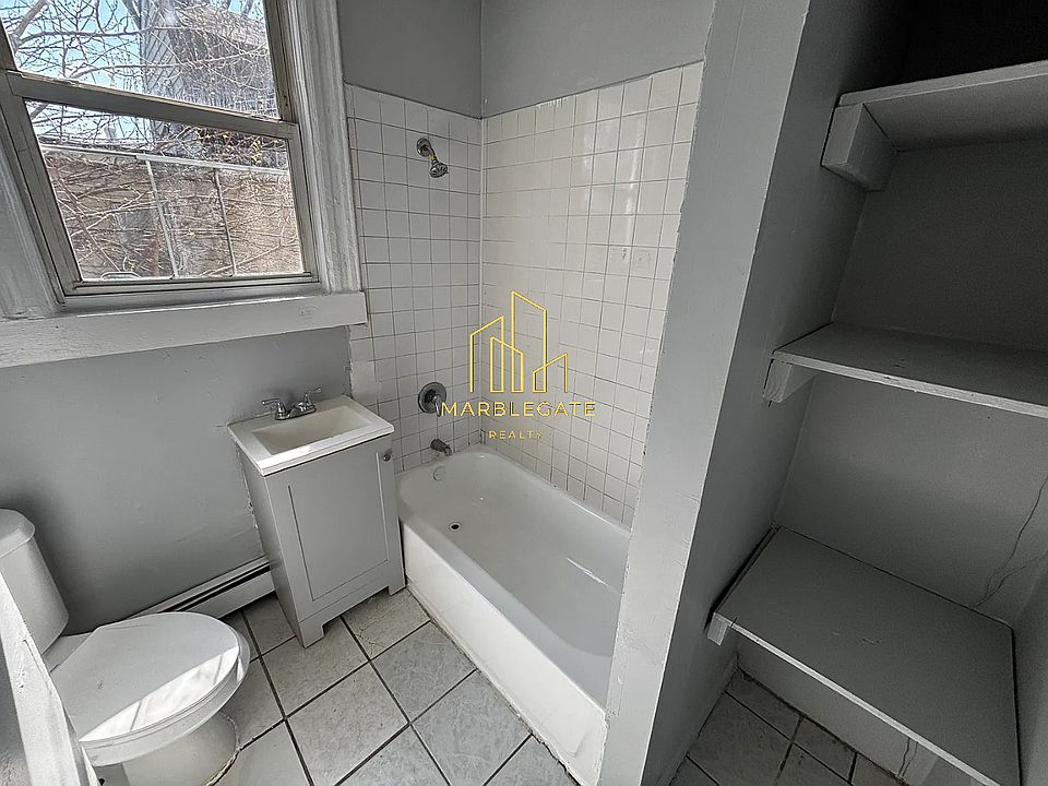 1st image of 70 Eaton Pl #4AZ
