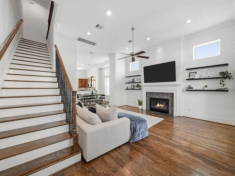 9435 London Bridge Sta — Photo 11