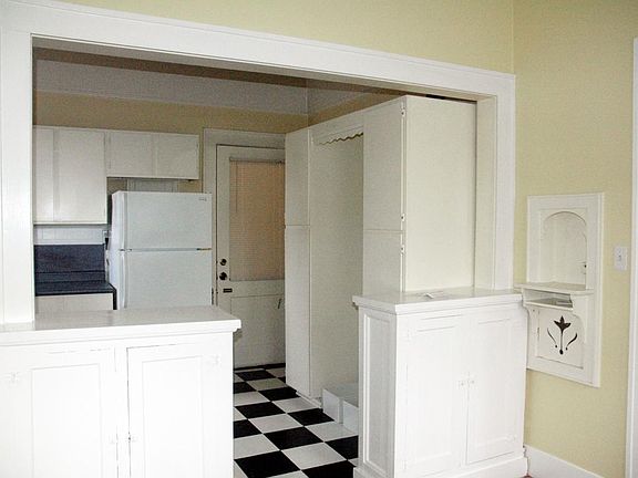 3rd image of 2801 Olive St APT 1