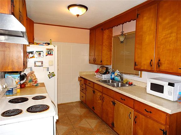5th image of 704 N Forest Ave #0