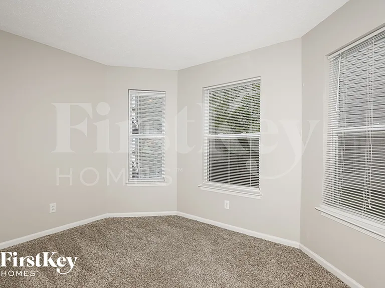 1180 Crescent Dr — Photo 4
