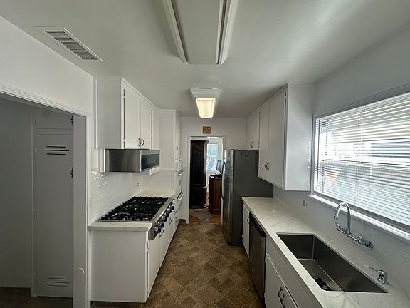 3rd image of 9054 Farm St