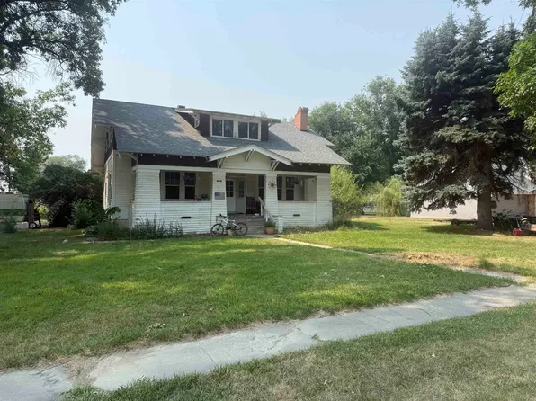 94 S 1st St W, Cowley, WY 82420