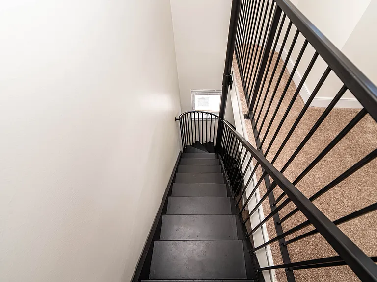 2221 Pretty Lake Ave — Photo 47