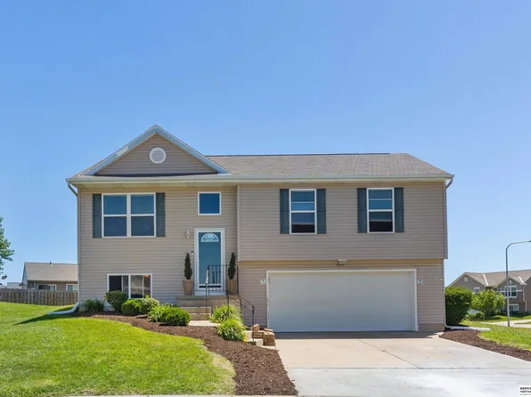 6951 N 89th St, Omaha, NE 68122