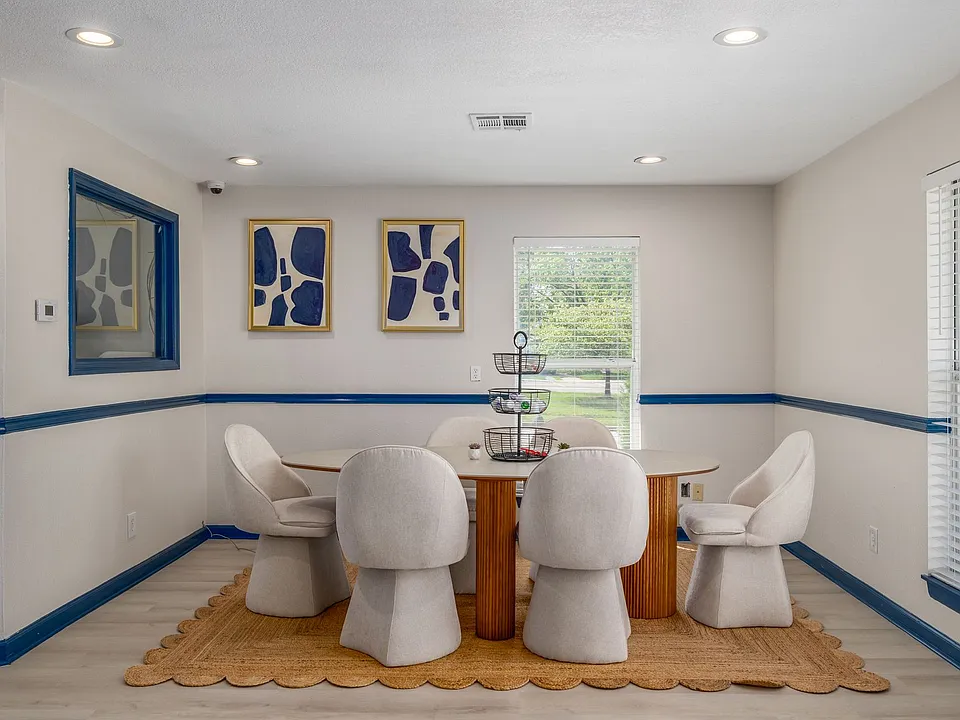 Falcon Point Apartments