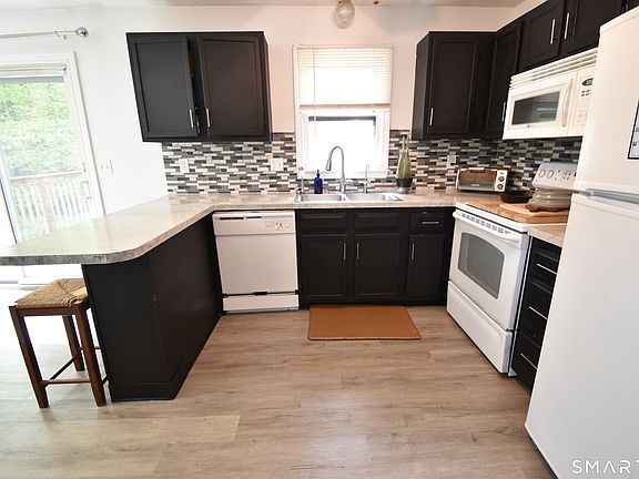4th image of 139 Strawberry Hill Road