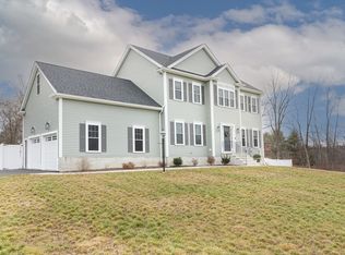 1 Applewood Ln, Mendon, MA 01756