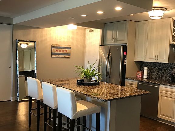 5th image of 340 W Diversey Pkwy APT 819