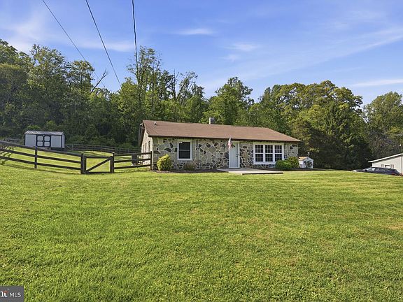 3rd image of 1730 Ridge Rd