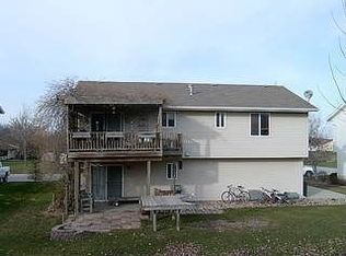 916 Mockingbird Dr, Carroll, IA 51401