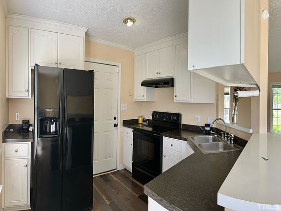 3rd image of 301 Twin Creeks Dr